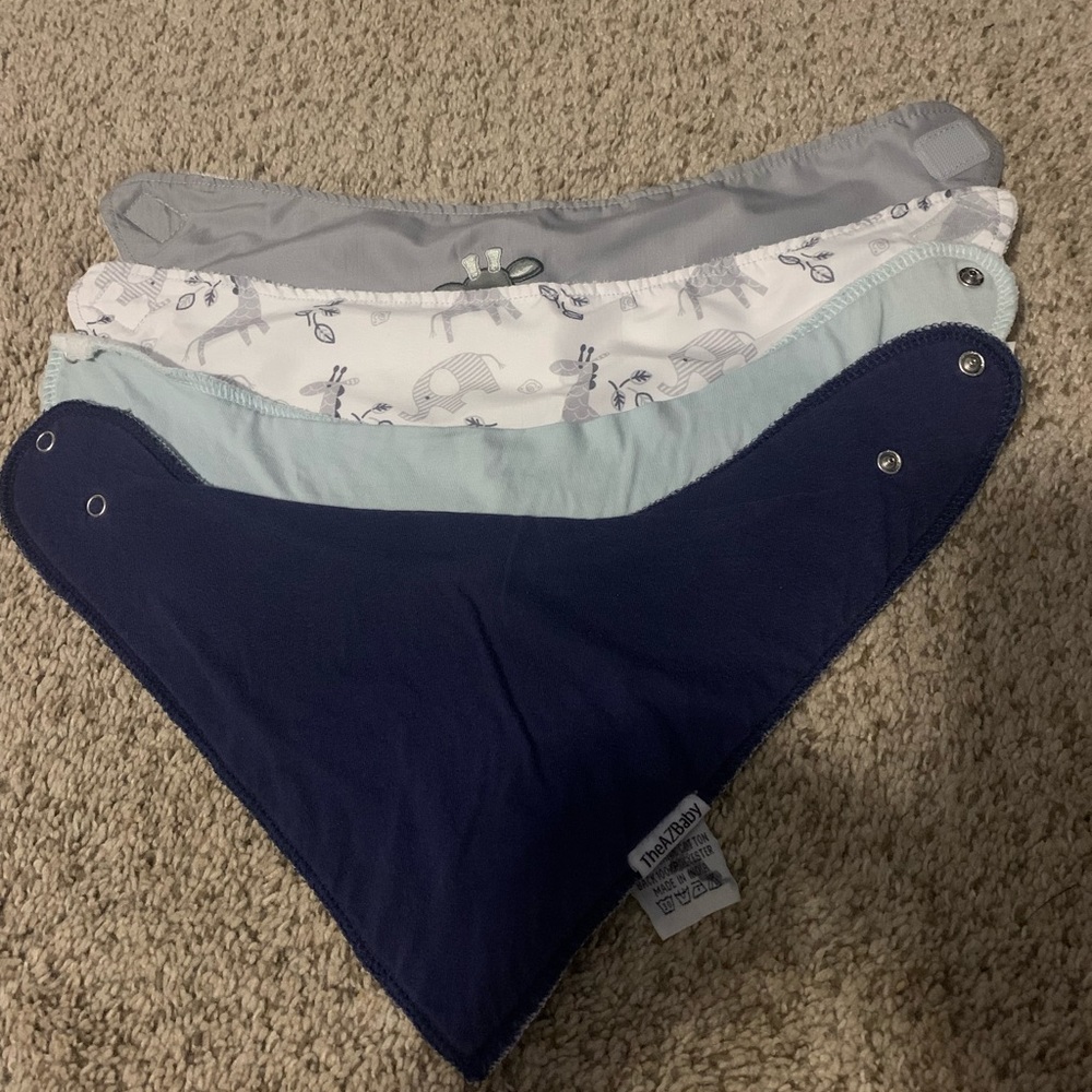 4 triangular bibs - Picture 4 of 4